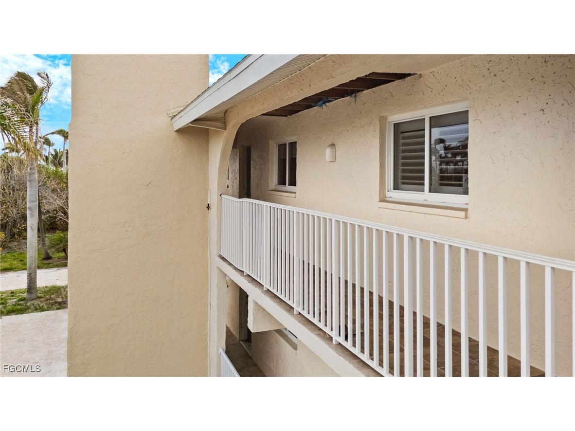 527 E Gulf Drive #204 Sanibel FL 33957 2025014414 image9
