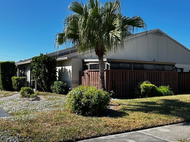 5270 Cedarbend Drive #1 Fort Myers FL 33919 2025018612 image2