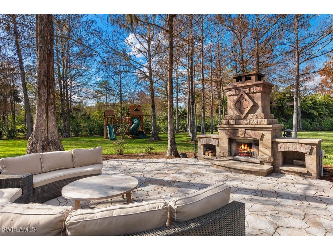 5271 Cherry Wood Drive Naples FL 34119 226005856 image1