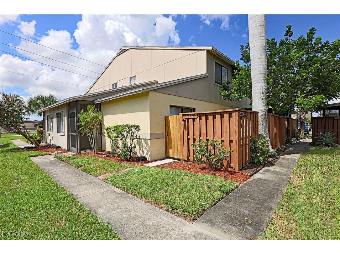 5274 Cedarbend Drive #3 Fort Myers FL 33919 2025021677 image1