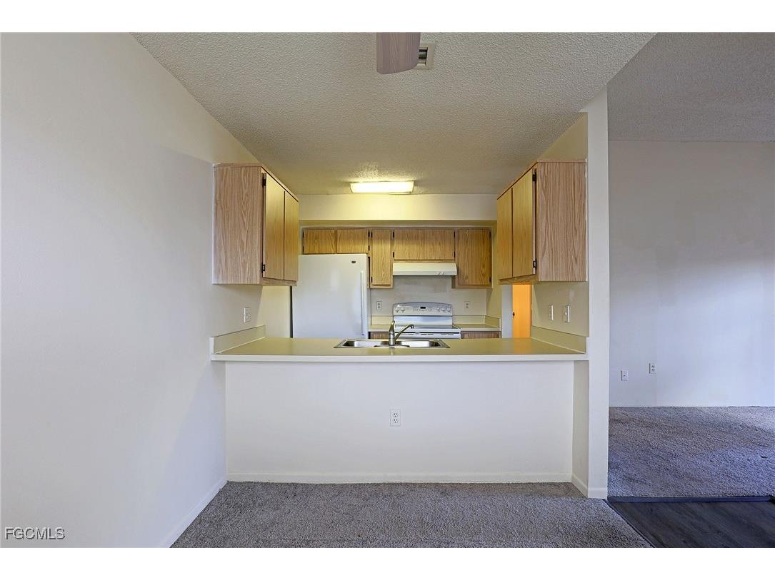 5274 Cedarbend Drive #3 Fort Myers FL 33919 2025021677 image2