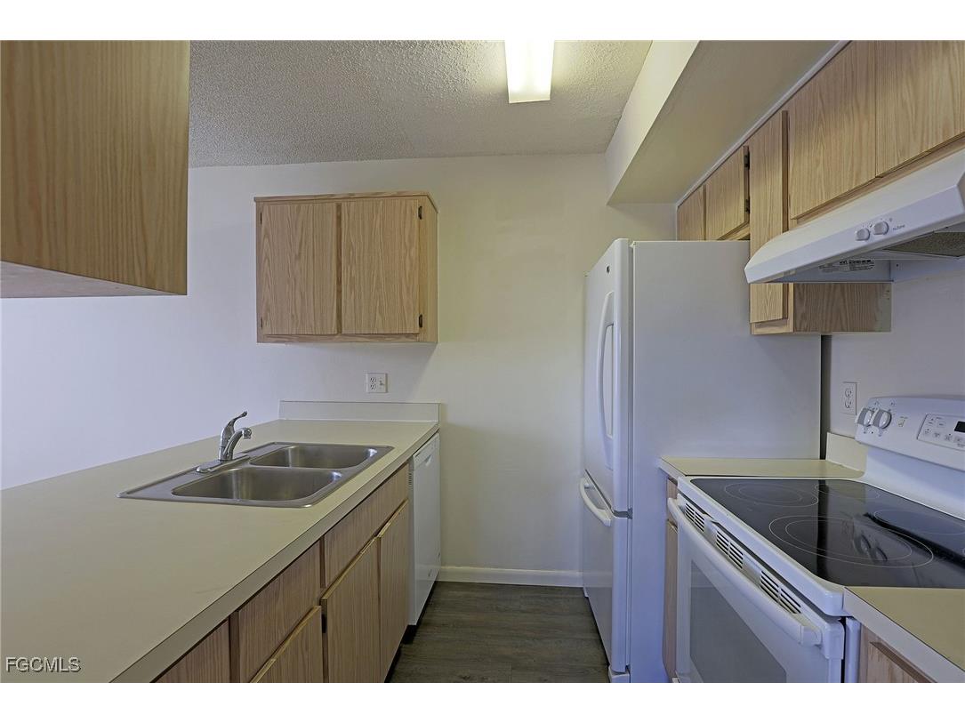 5274 Cedarbend Drive #3 Fort Myers FL 33919 2025021677 image8