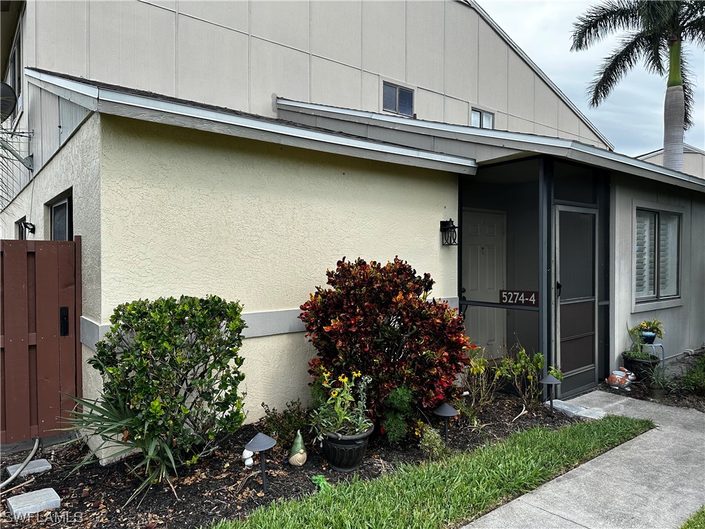 5274 Cedarbend Drive #4 Fort Myers FL 33919 223051991 image1