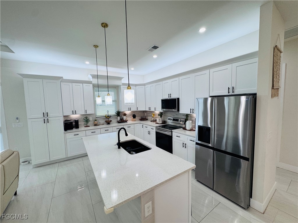 528 Jacaranda Parkway E Cape Coral FL 33909 2025012225 image17