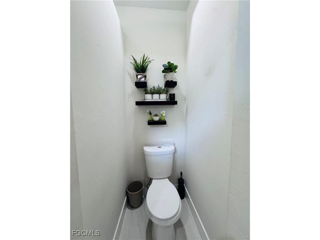 528 Jacaranda Parkway E Cape Coral FL 33909 2025012225 image30