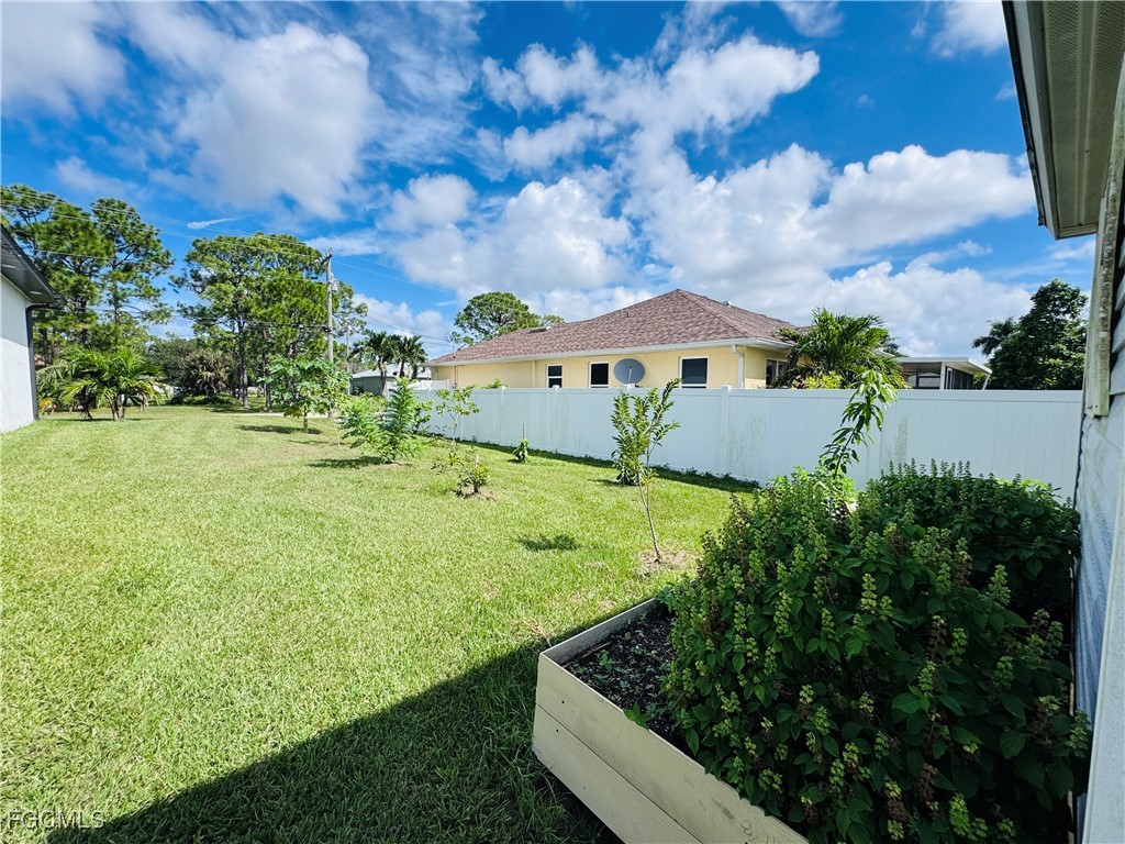 528 Jacaranda Parkway E Cape Coral FL 33909 2025012225 image50