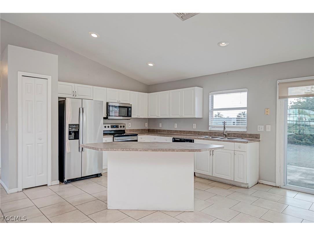 528 Peerless Circle Lehigh Acres FL 33974 2026007875 image7