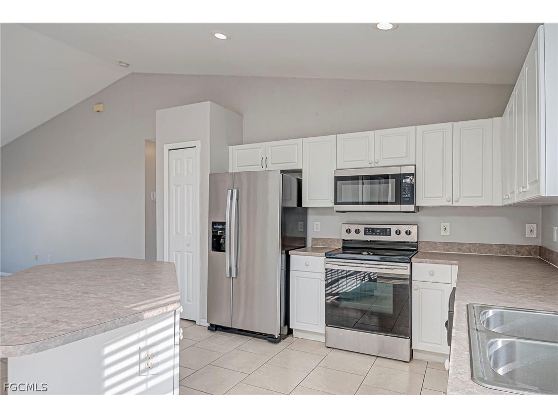 528 Peerless Circle Lehigh Acres FL 33974 2026007875 image8