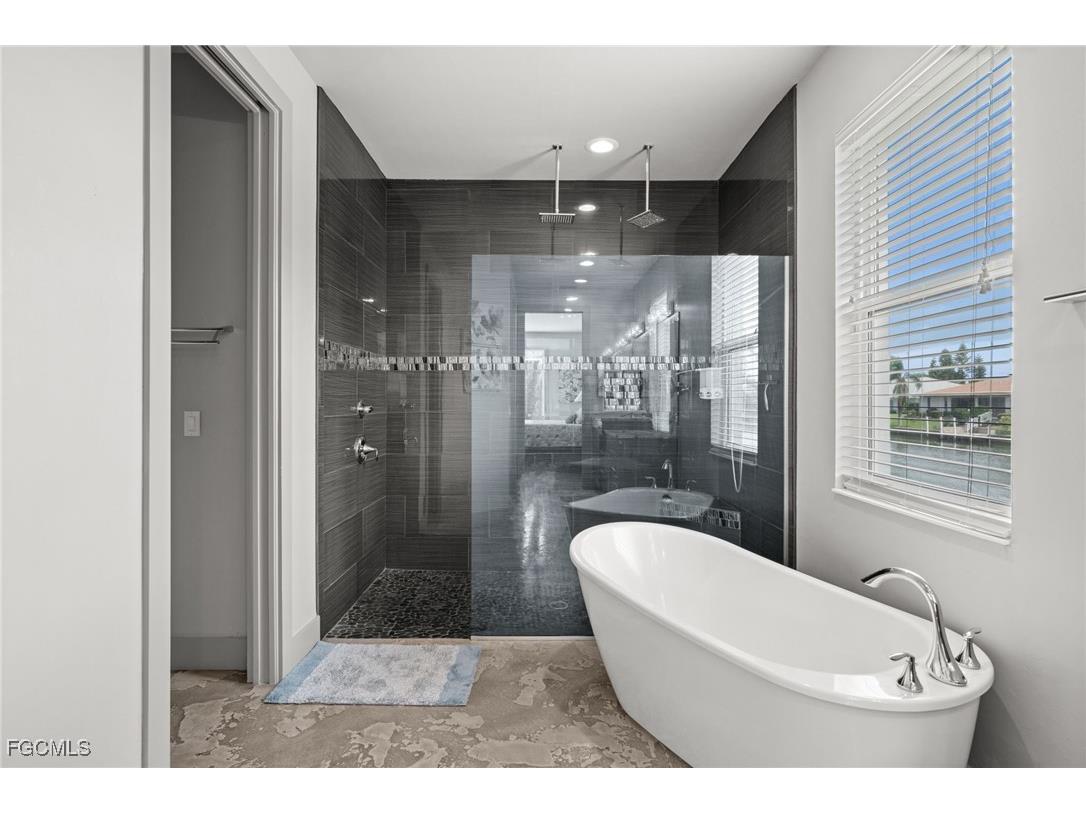 528 SE 14th Terrace Cape Coral FL 33990 2025013859 image21