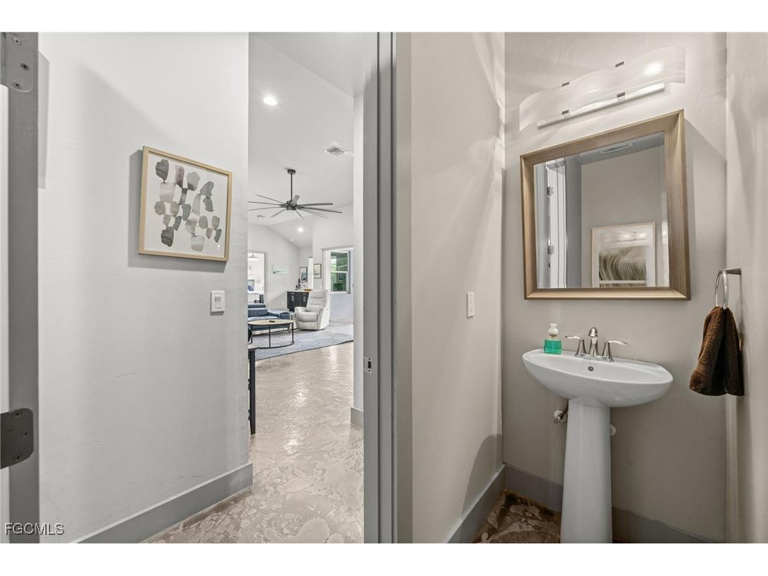 528 SE 14th Terrace Cape Coral FL 33990 2025013859 image27