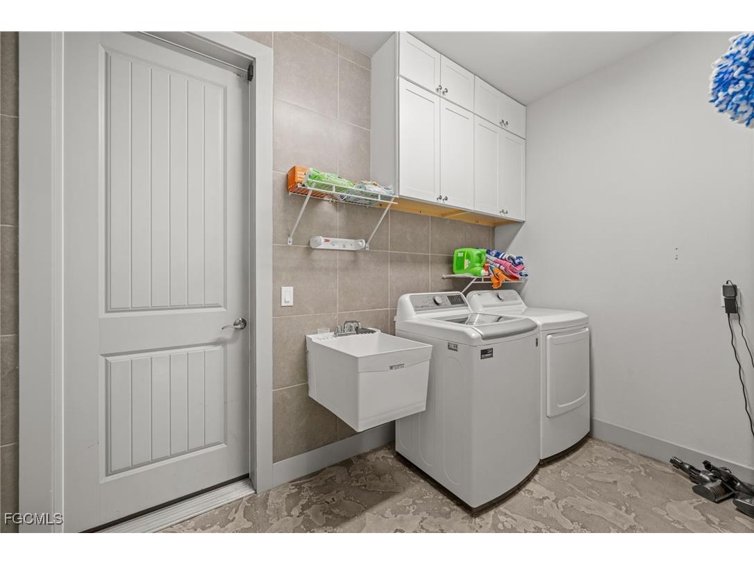 528 SE 14th Terrace Cape Coral FL 33990 2025013859 image39