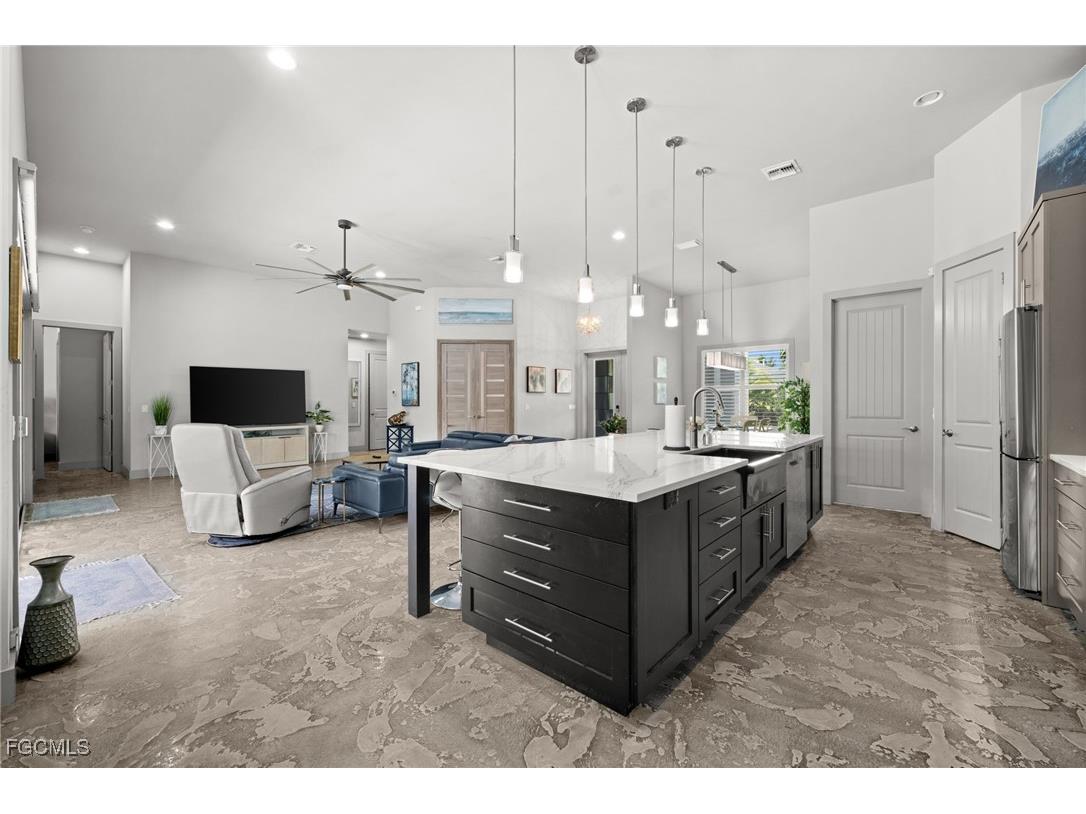 528 SE 14th Terrace Cape Coral FL 33990 2025013859 image8