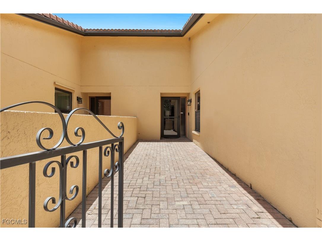 5282 Concord Way Fort Myers FL 33907 2025003410 image3