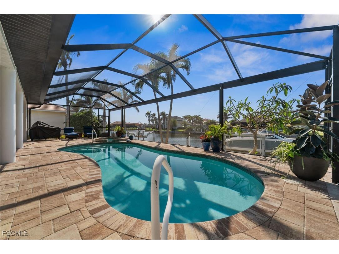 529 La Caruna Court Punta Gorda FL 33950 2025013877 image3