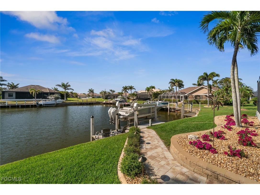 529 La Caruna Court Punta Gorda FL 33950 2025013877 image4