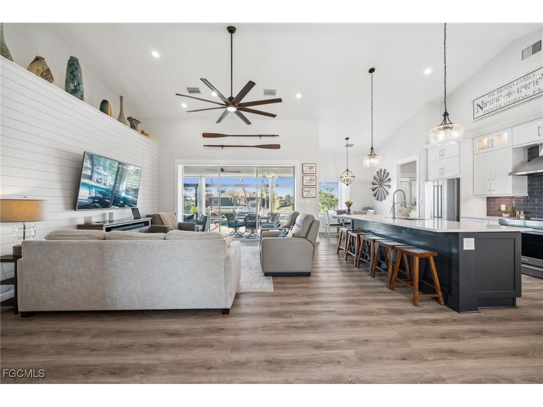 529 La Caruna Court Punta Gorda FL 33950 2025013877 image7