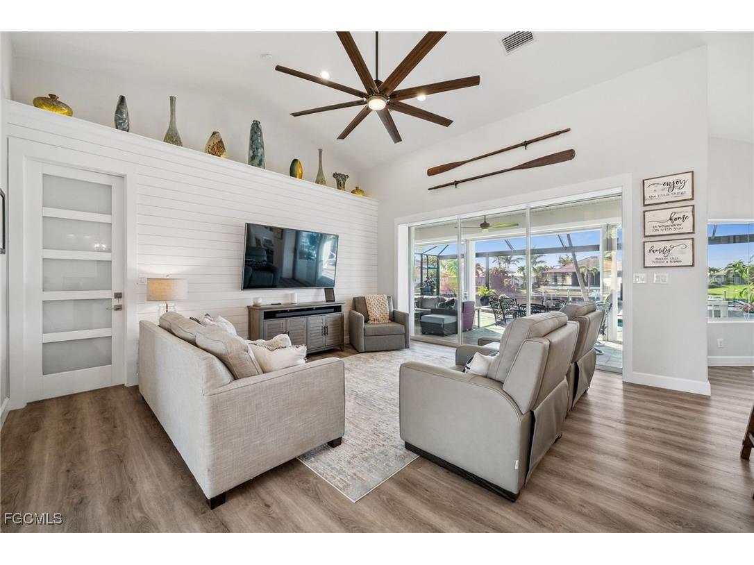 529 La Caruna Court Punta Gorda FL 33950 2025013877 image8