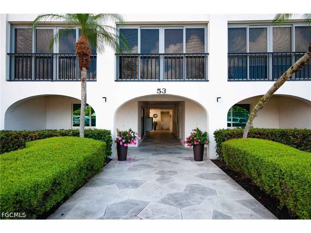 53 High Point Circle W #204 Naples FL 34103 2026015917 image2