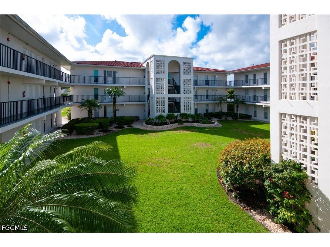 53 High Point Circle W #204 Naples FL 34103 2026015917 image26