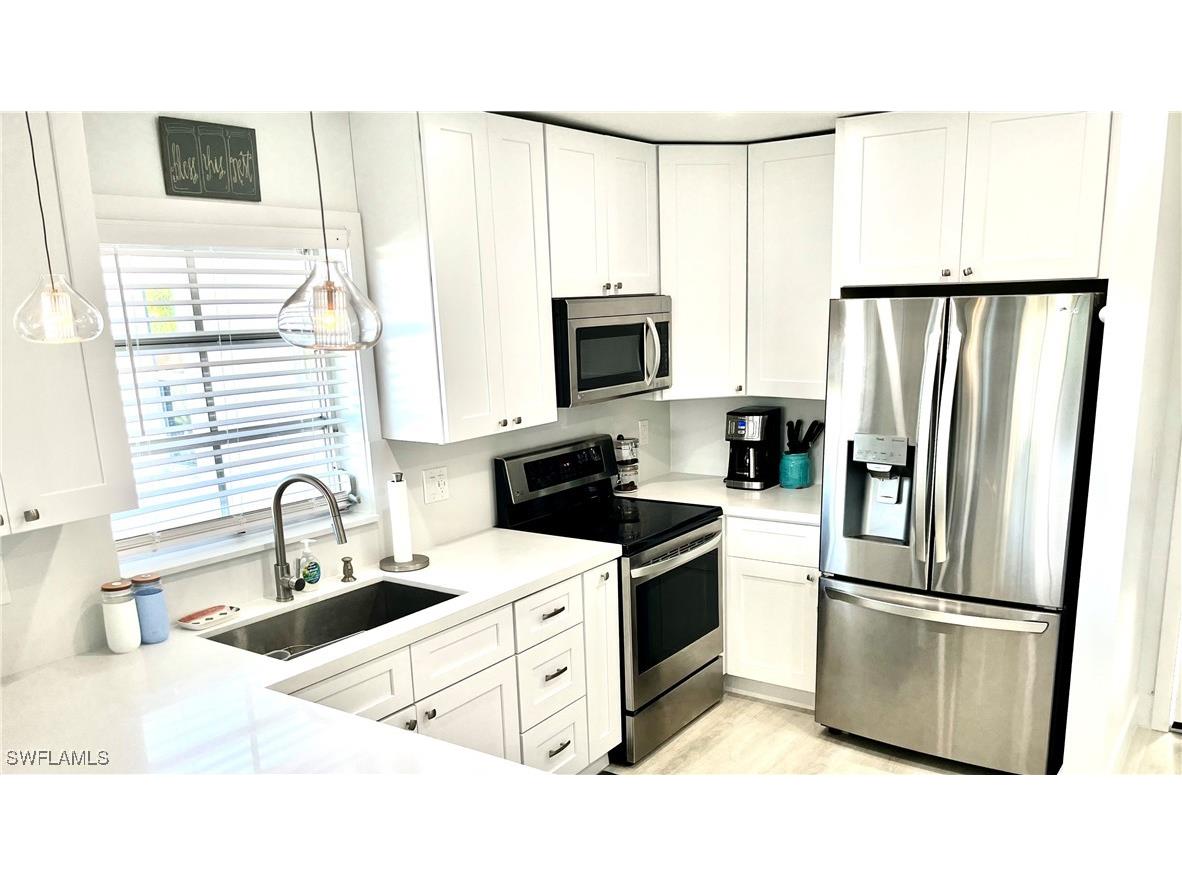 53 High Point Circle W #304 Naples FL 34103 226004093 image1