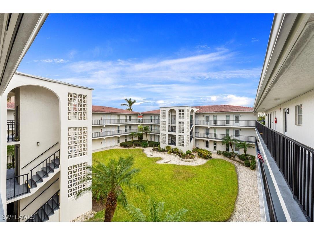 53 High Point Cir W #303 Naples FL 34103 222074582 image1