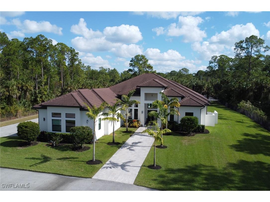 530 1st Street NW Naples FL 34120 225082758 image1