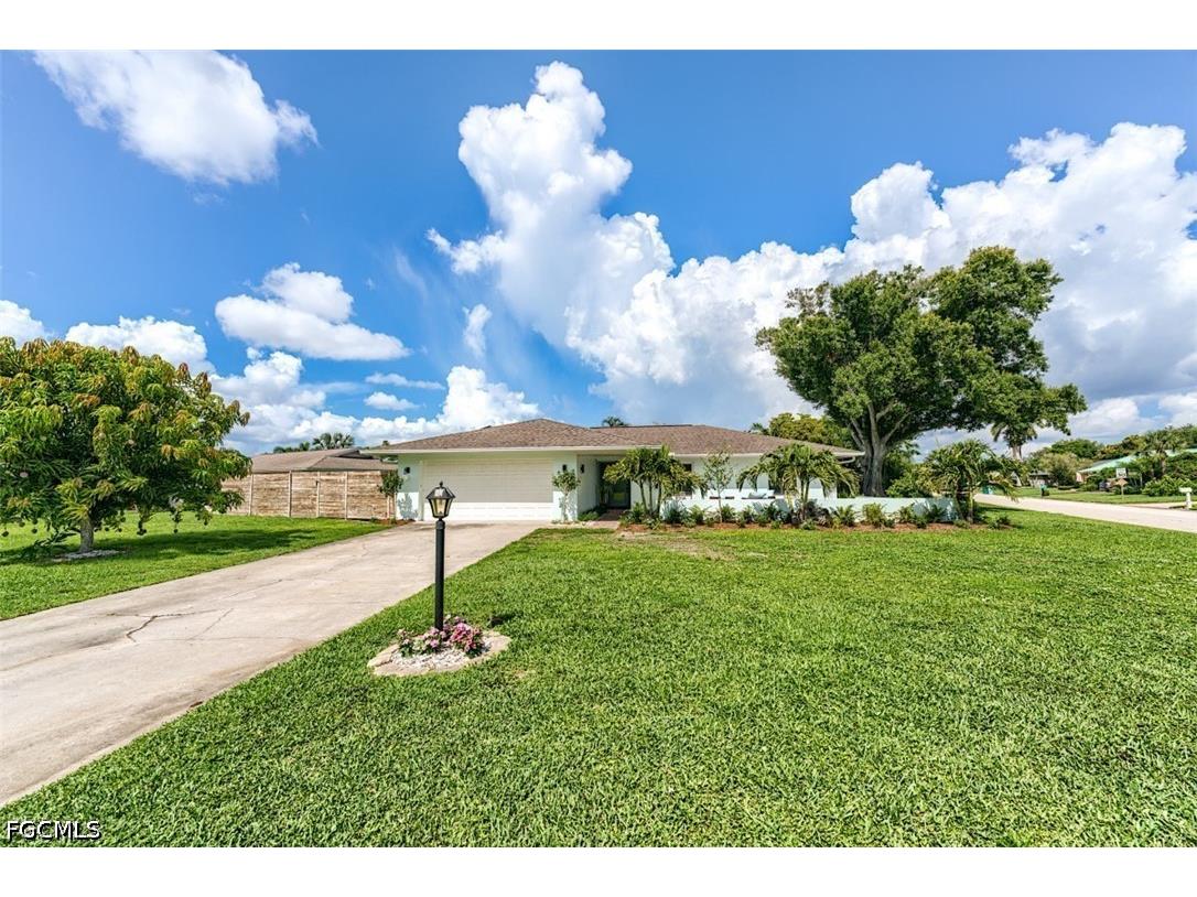 5302 Shalley Circle E Fort Myers FL 33919 2026029288 image1