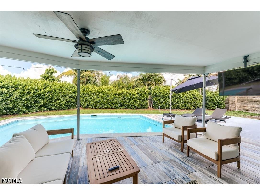 5302 Shalley Circle E Fort Myers FL 33919 2026029288 image2