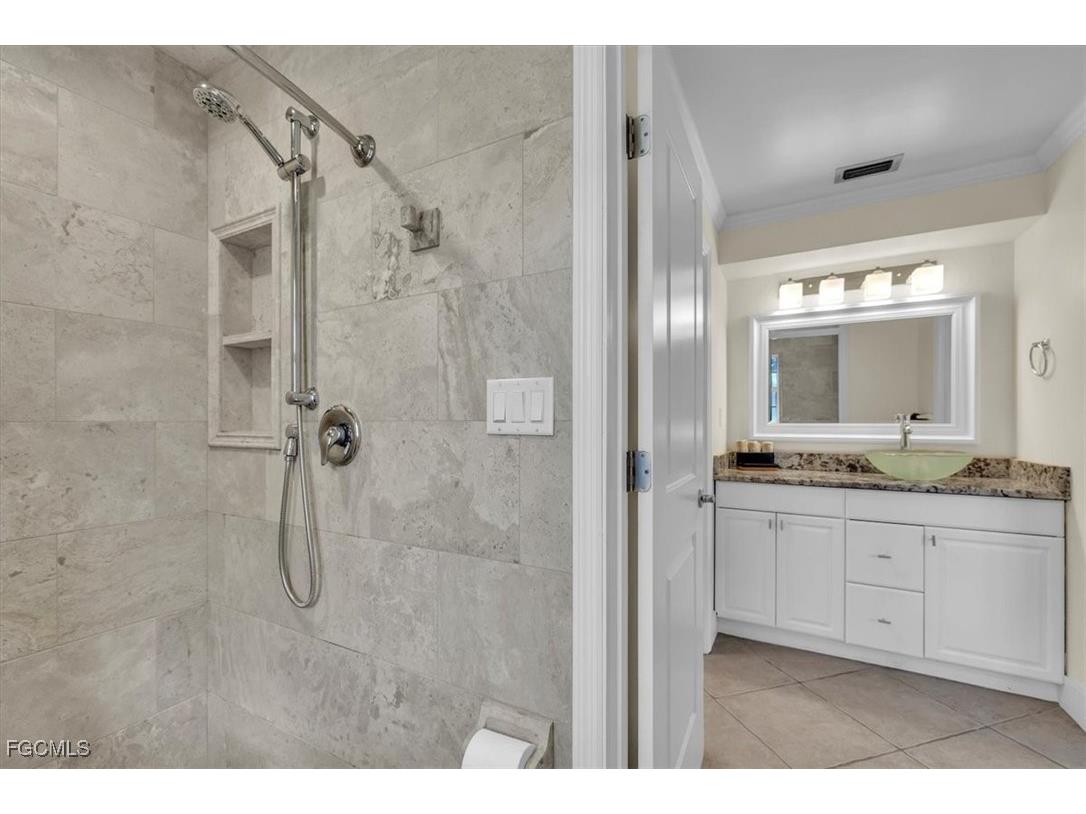 5305 Malaluka Court Cape Coral FL 33904 2025017865 image18