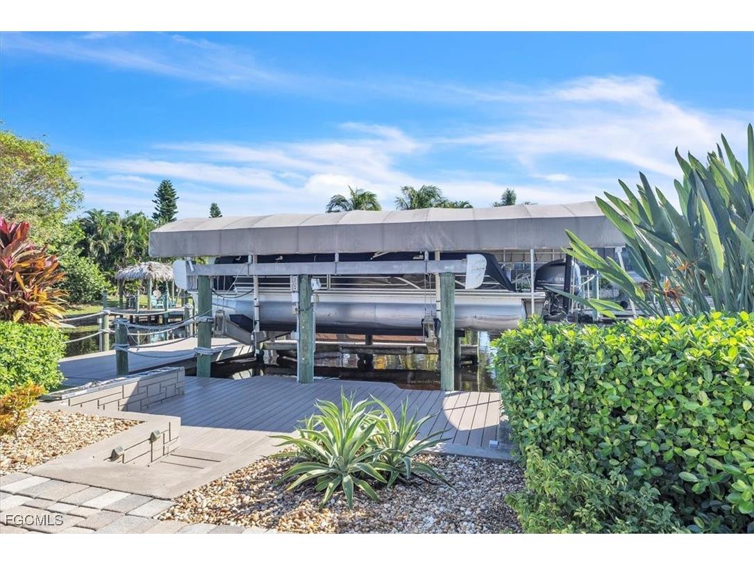 5305 Malaluka Court Cape Coral FL 33904 2025017865 image40