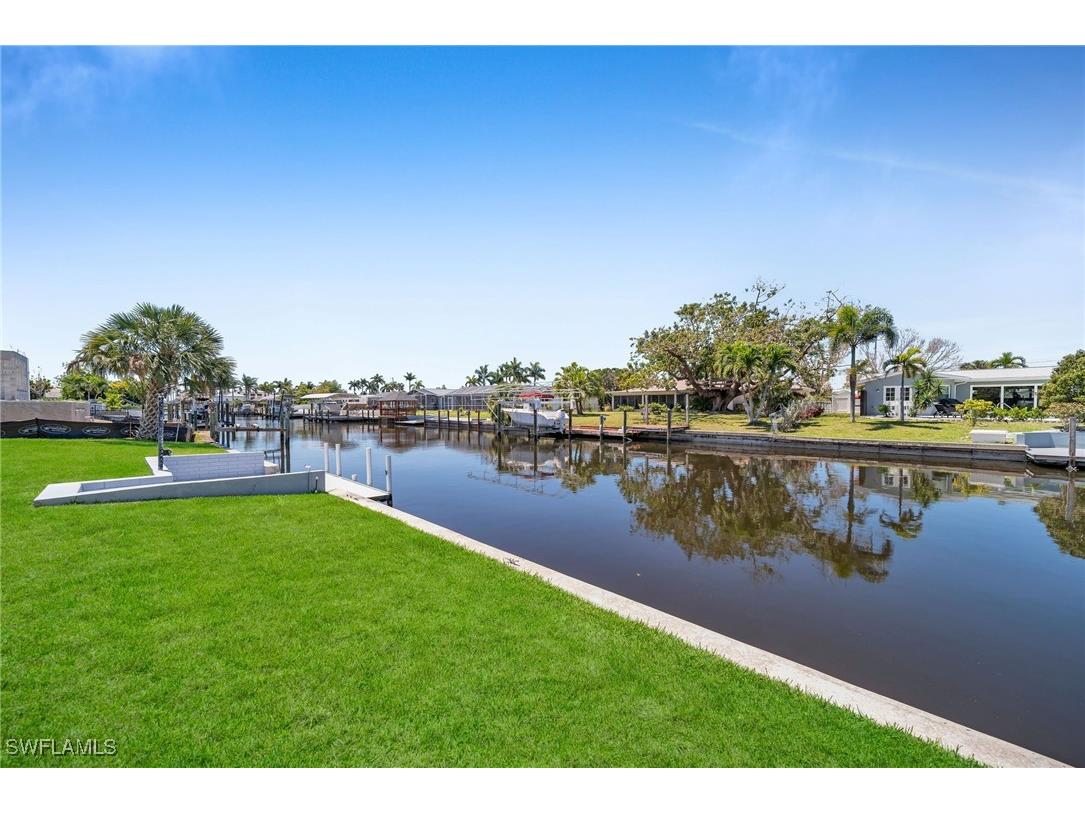 5318 Bayshore Avenue Cape Coral FL 33904 225028715 image1