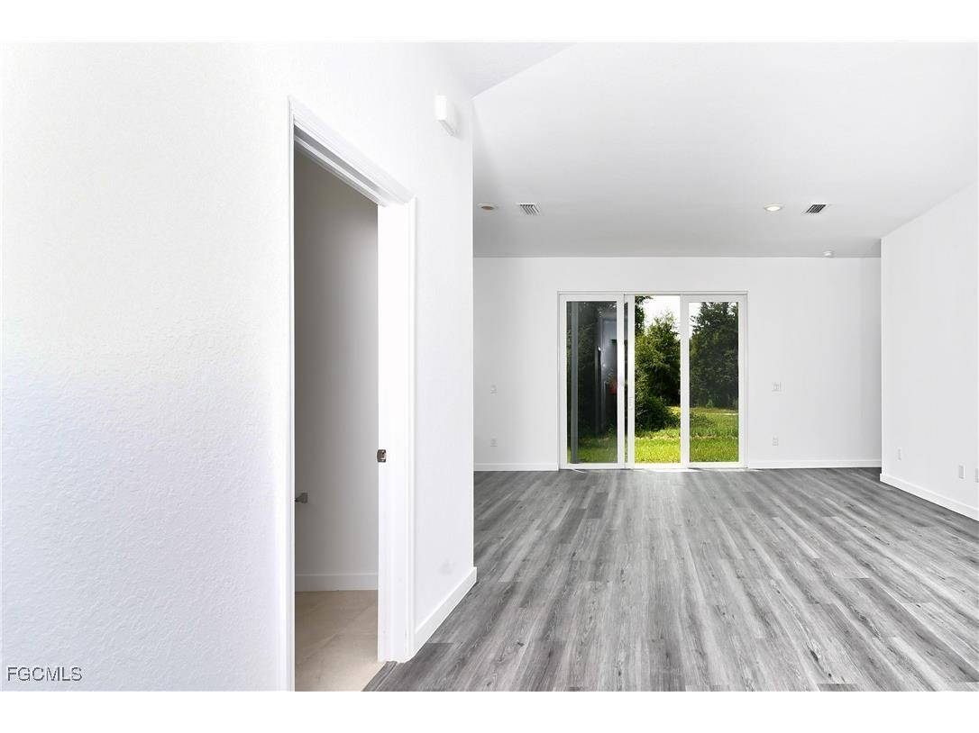 532 Long Island Street E Lehigh Acres FL 33974 2025009000 image10