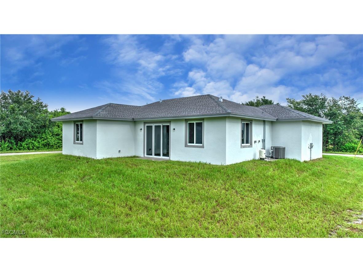 532 Long Island Street E Lehigh Acres FL 33974 2025009000 image3