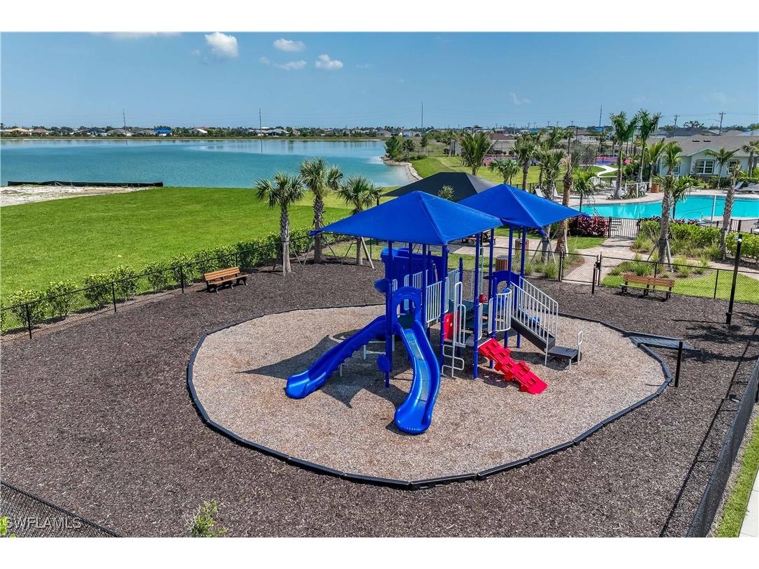 532 Spring Hill Lake Loop Cape Coral FL 33993 225072664 image24