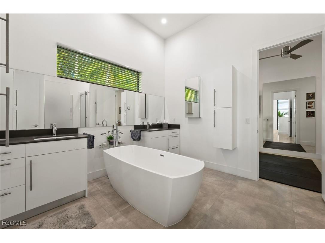 5324 Mayfair Court Cape Coral FL 33904 2025021780 image11