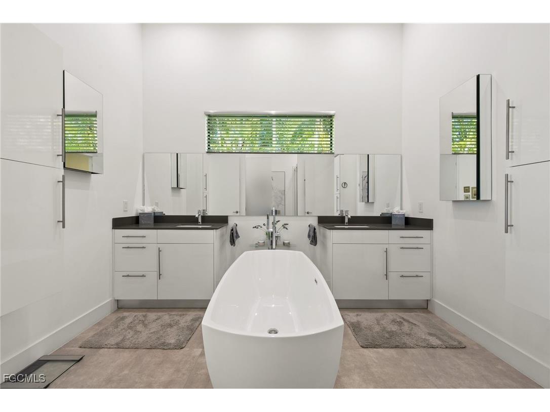 5324 Mayfair Court Cape Coral FL 33904 2025021780 image13