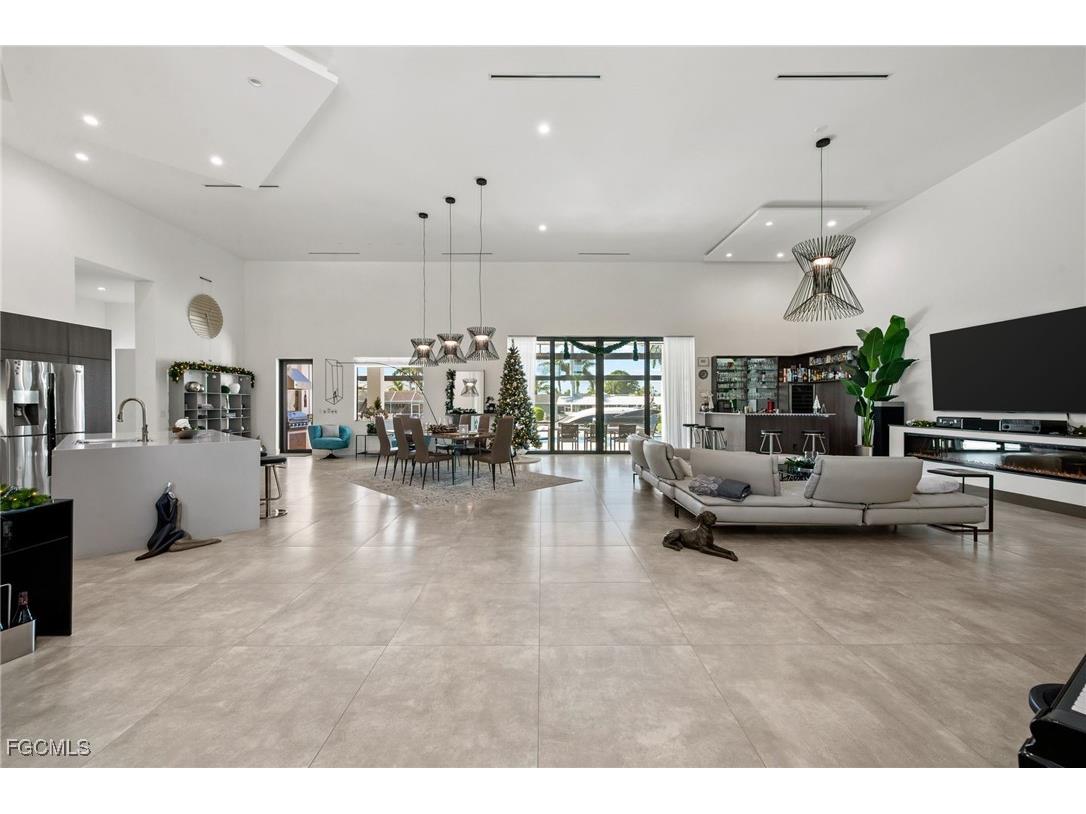 5324 Mayfair Court Cape Coral FL 33904 2025021780 image35