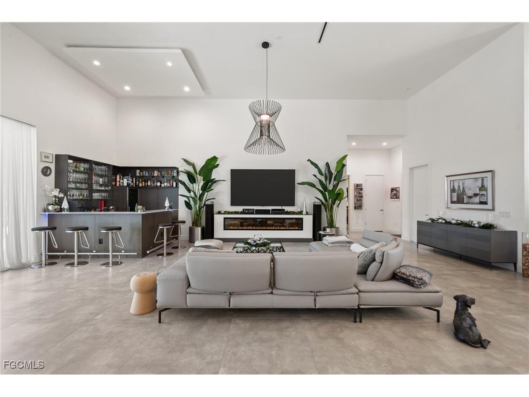 5324 Mayfair Court Cape Coral FL 33904 2025021780 image39