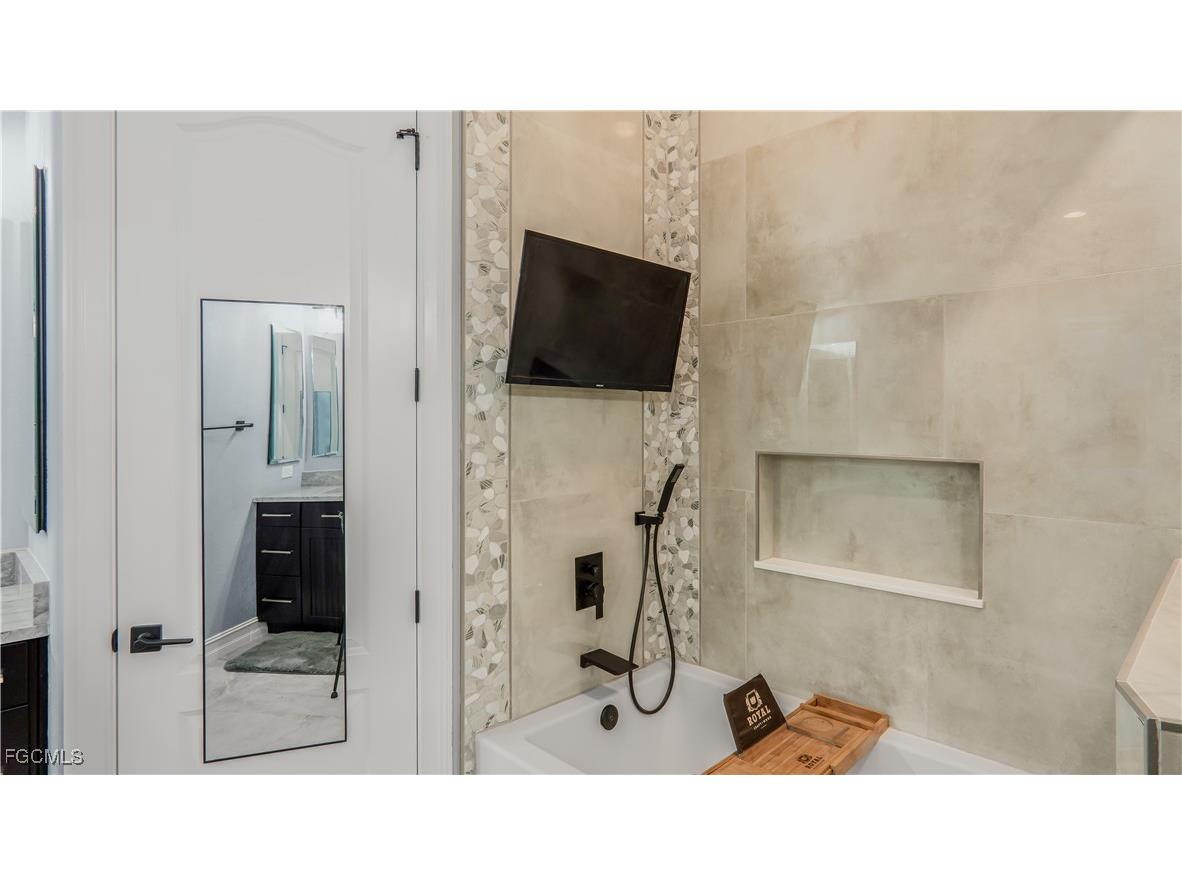 5328 Mayfair Court Cape Coral FL 33904 2025004405 image11