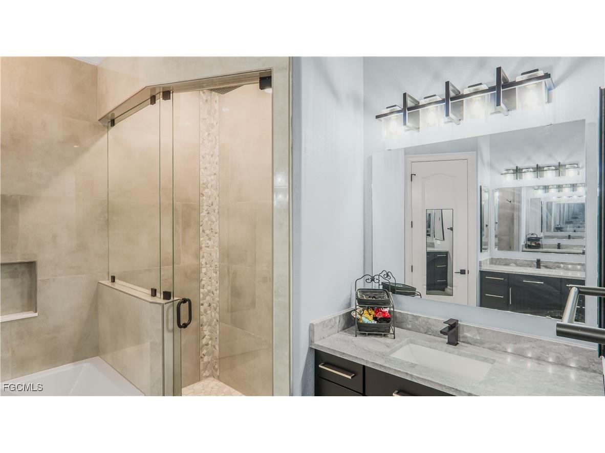 5328 Mayfair Court Cape Coral FL 33904 2025004405 image12