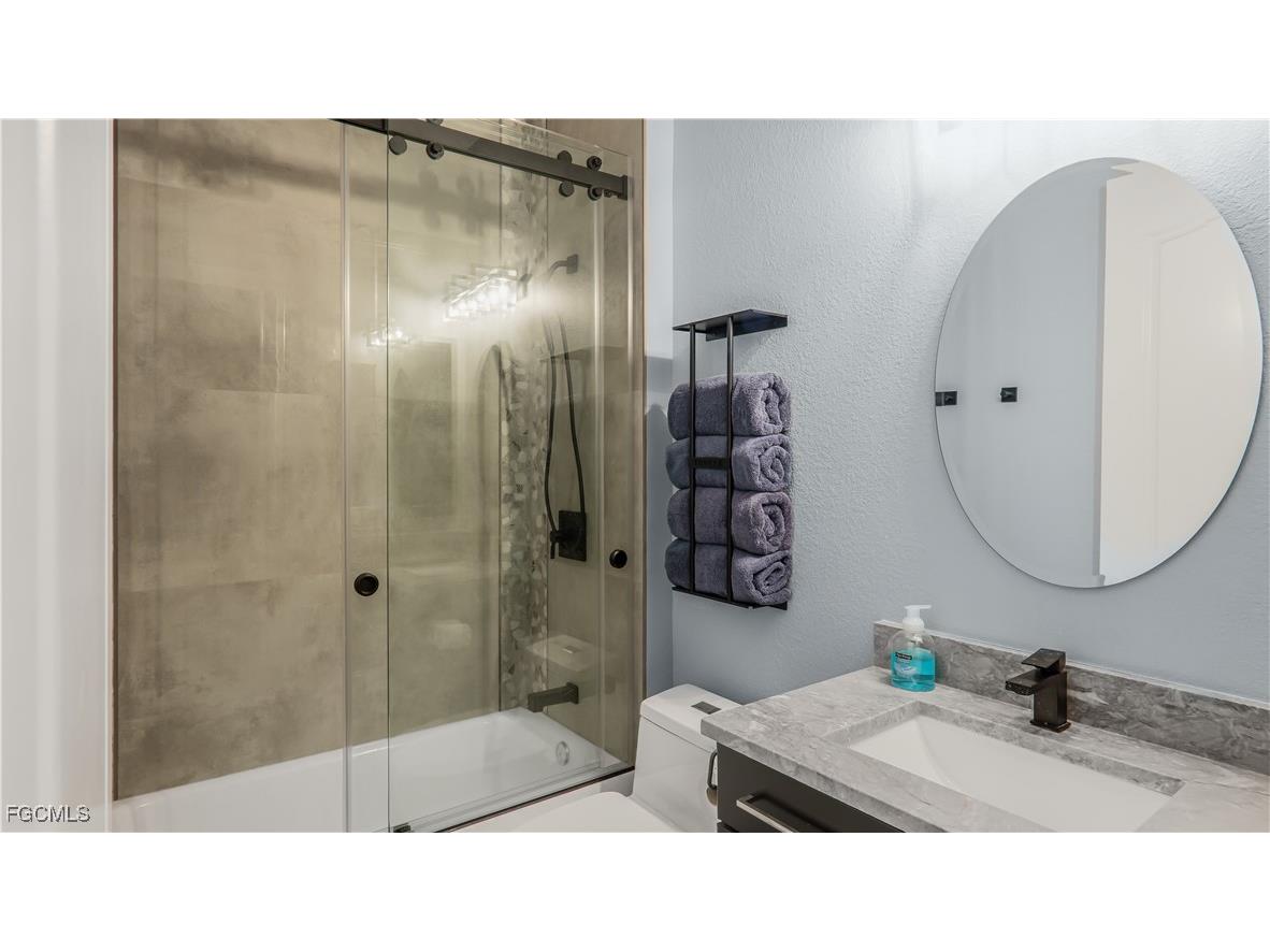 5328 Mayfair Court Cape Coral FL 33904 2025004405 image21