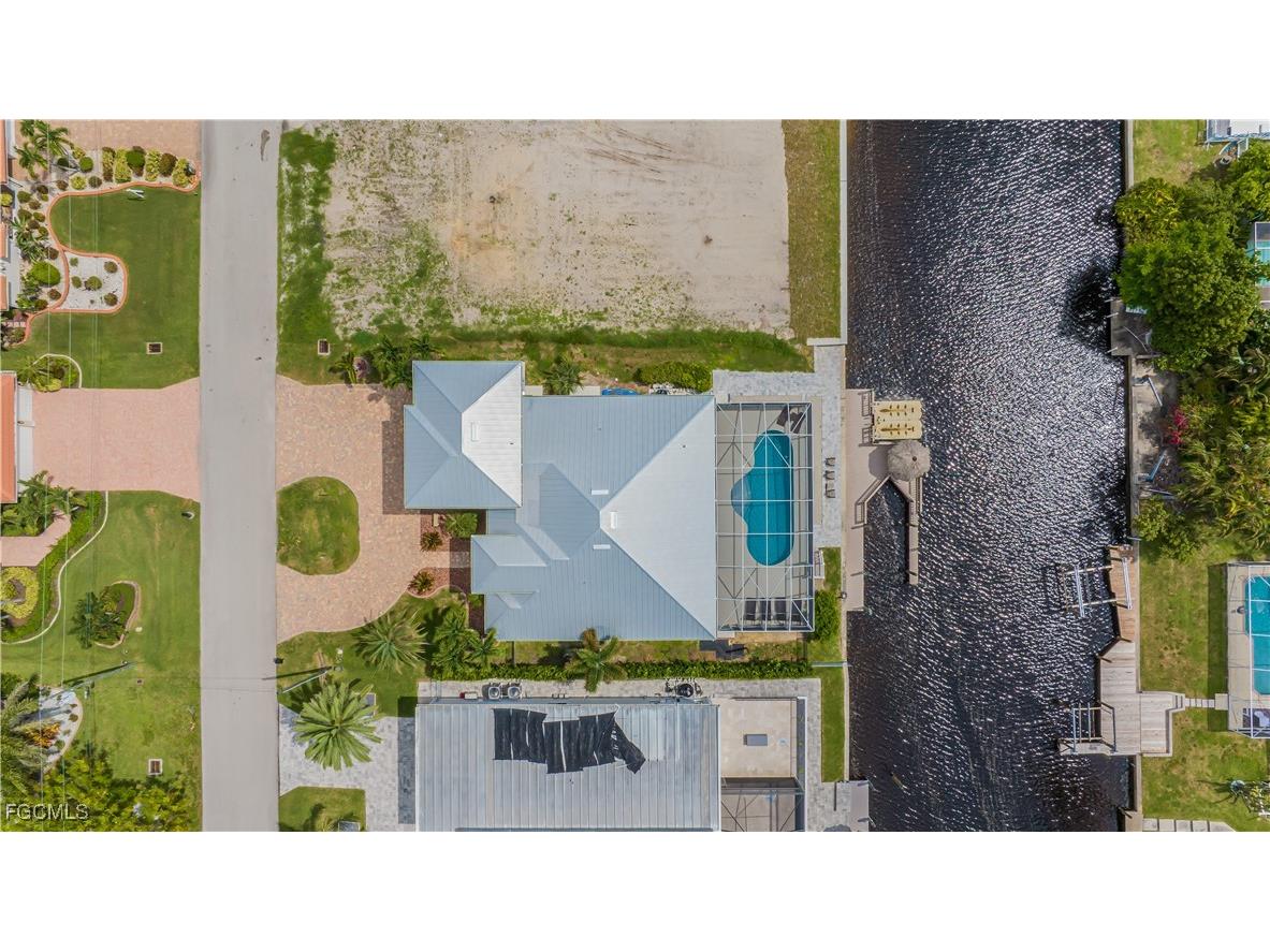 5328 Mayfair Court Cape Coral FL 33904 2025004405 image3