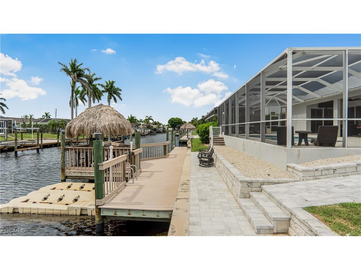 5328 Mayfair Court Cape Coral FL 33904 2025004405 image4