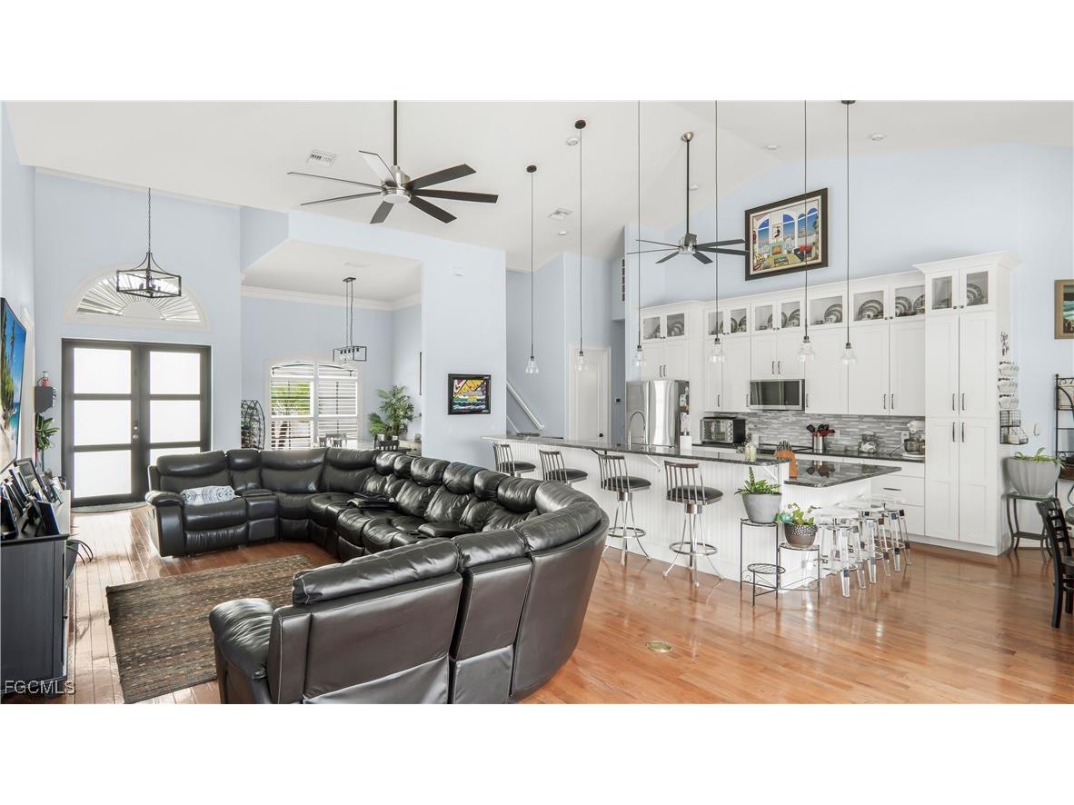 5328 Mayfair Court Cape Coral FL 33904 2025004405 image8