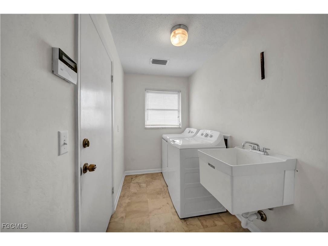 5341 Fairfield Way Fort Myers FL 33919 2025007567 image28