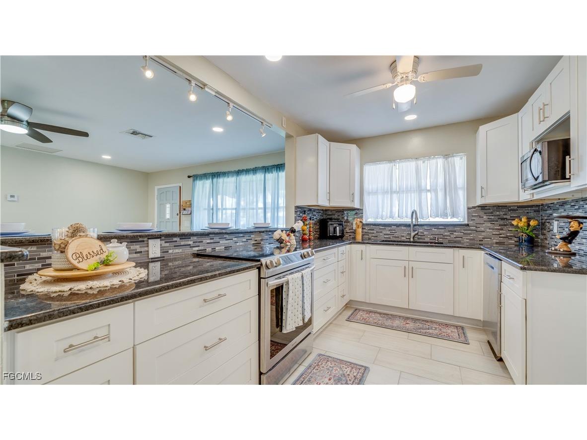 5343 Mayfair Court Cape Coral FL 33904 2025001133 image11