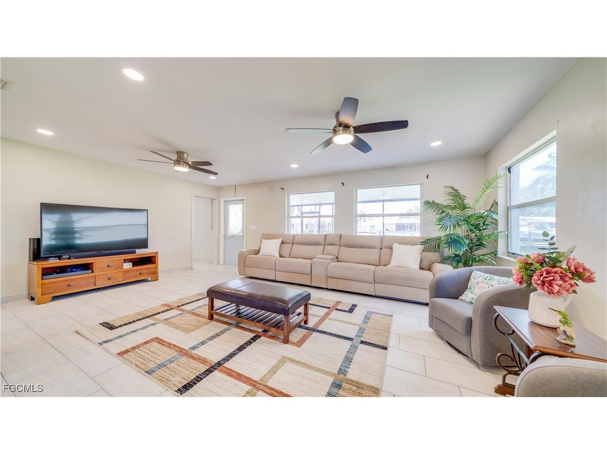 5343 Mayfair Court Cape Coral FL 33904 2025001133 image15