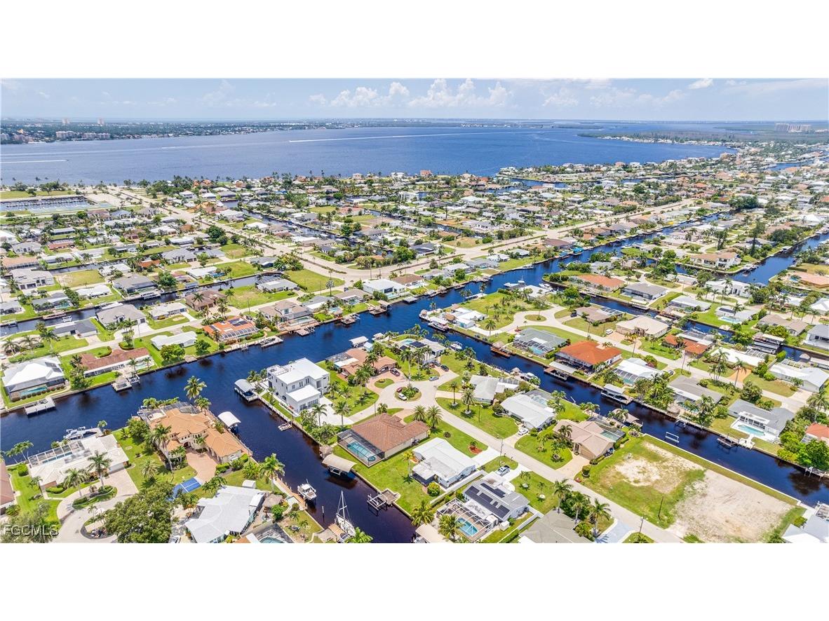 5343 Mayfair Court Cape Coral FL 33904 2025001133 image38