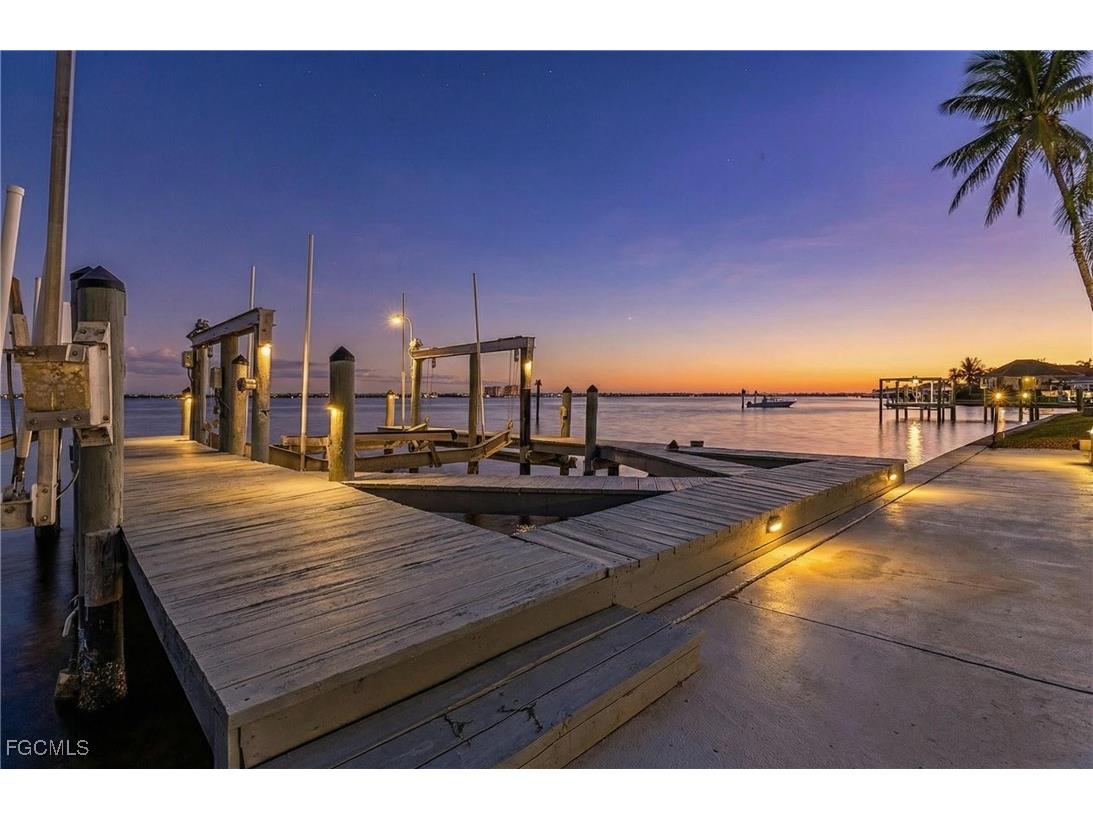 5345 Nautilus Drive Cape Coral FL 33904 2025026266 image4
