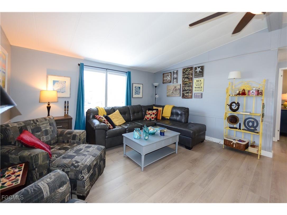 535 Sunshine Avenue North Fort Myers FL 33903 2025021776 image2